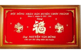 Khánh vàng tặng chủ tịch HĐNDH